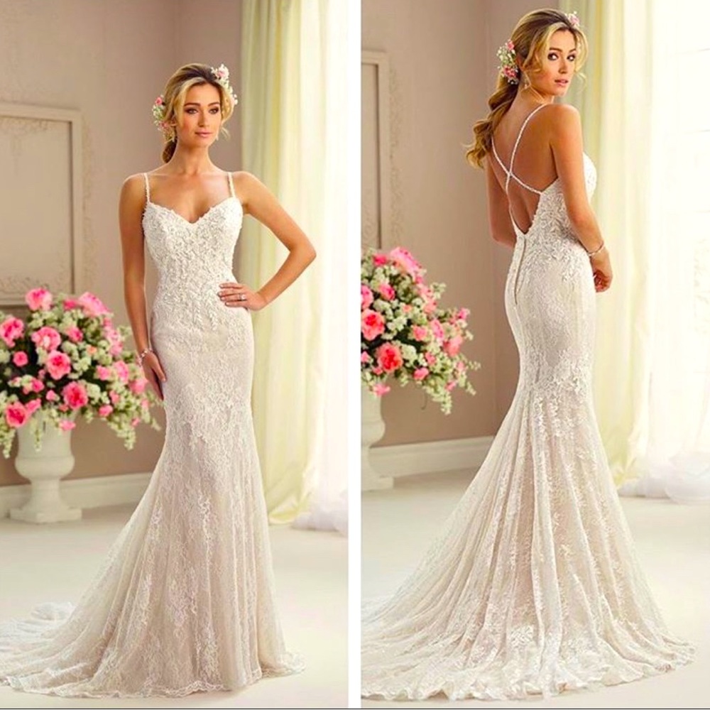 Lace Wedding Dress IF YOU WANT THIS FIND IT ON F B. I WILL NOT SEND FROM HERE